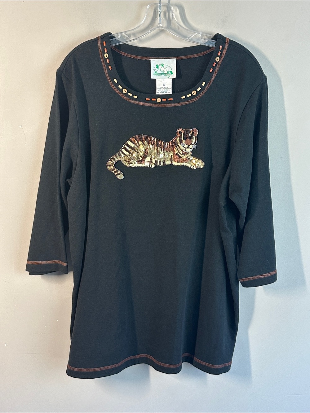 Quacker Factory Black Top With Sequined Tiger Size 1X